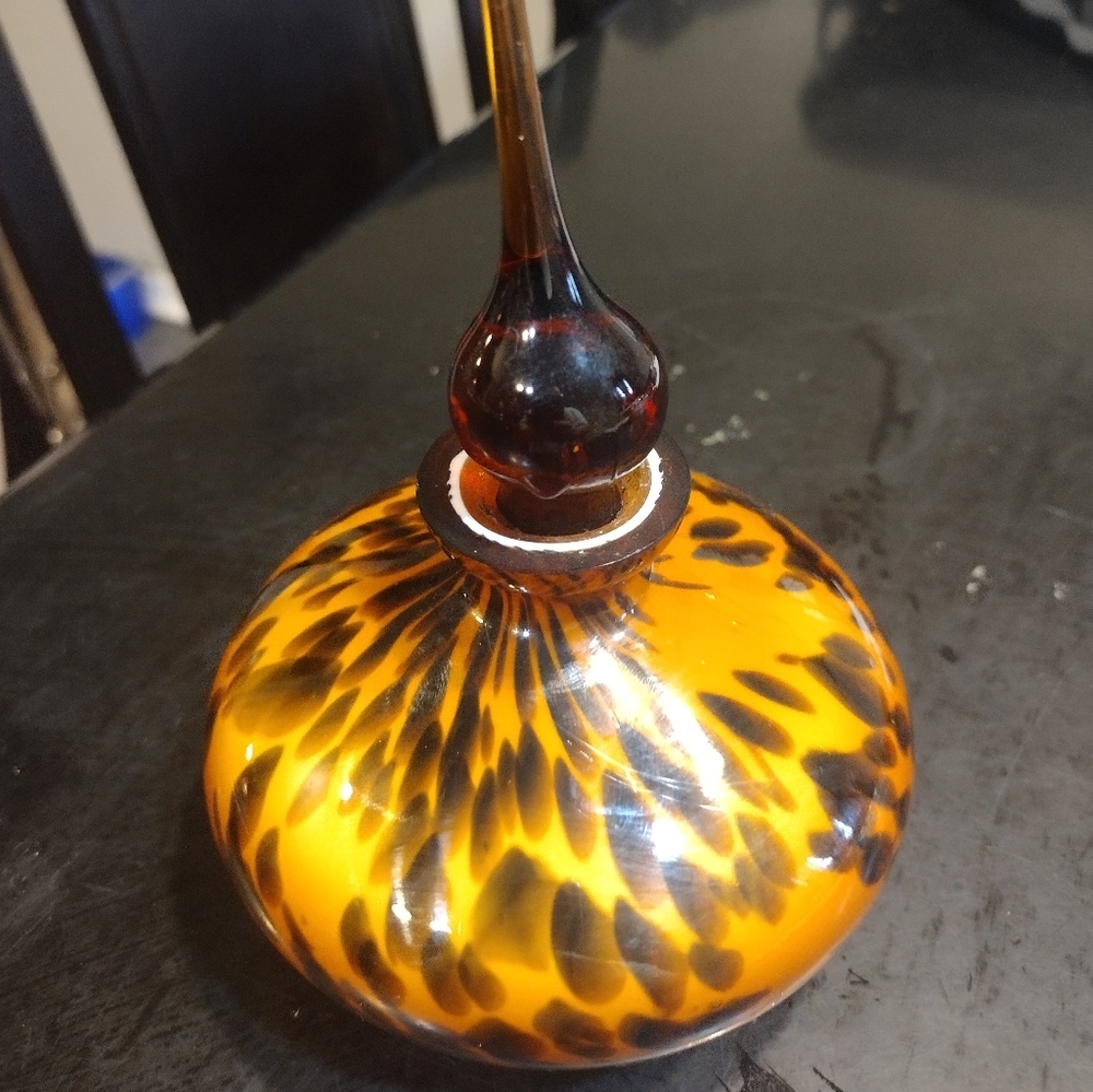 Perfume bottle.. - Picture 2 of 2